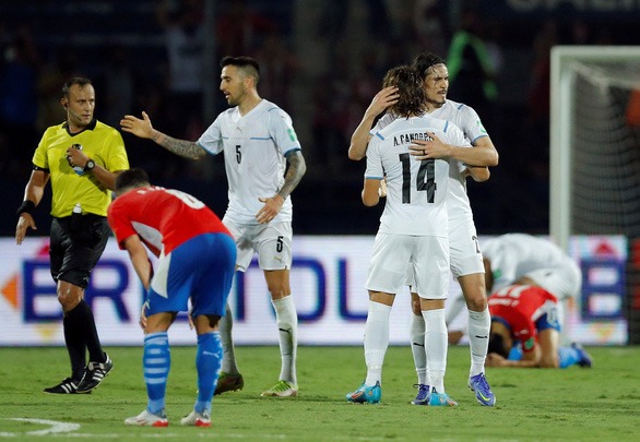 Niềm vui của các cầu thủ Uruguay sau khi có được bàn thắng giải tỏa áp lực tâm lý