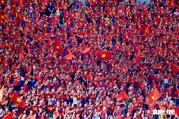 Hàng vạn người hâm mộ đến sân vận động, nhà thi đấu đã góp phần tạo nên SEA Games 31 thành công 