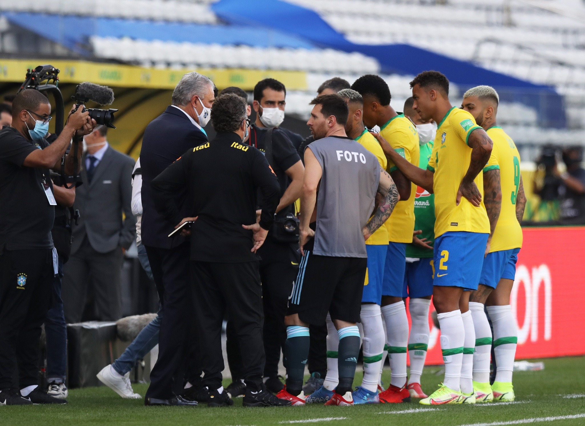 FIFA vẫn quyết định tổ chức lại trận đấu Brazil và Argentina.