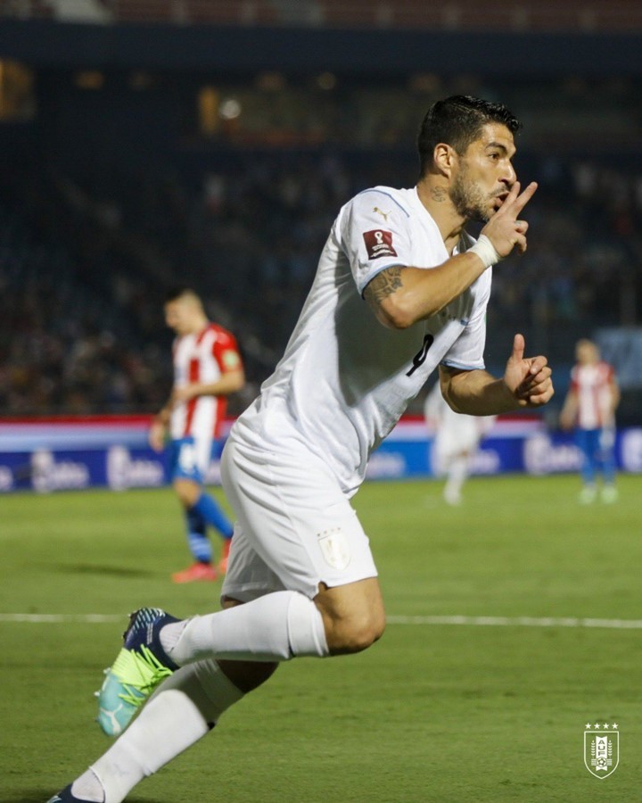 Luis Suarez tỏa sáng với bàn thắng ở phút 50 cho Uruguay.