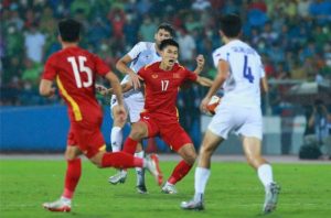 U23 Việt Nam (áo đỏ) không thể vượt qua U23 Philippines. Ảnh Zing