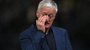 HLV Deschamps khóc sau khi tuyển Pháp thua Argentina ở chung kết World Cup 2022.